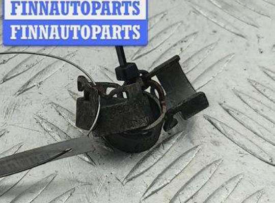 купить Скоба (кронштейн) крепления форсунки на Volkswagen Passat B6