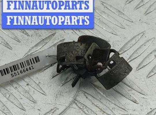 купить Скоба (кронштейн) крепления форсунки на Volkswagen Passat B6