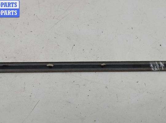 купить Молдинг двери задней правой на Volkswagen Bora