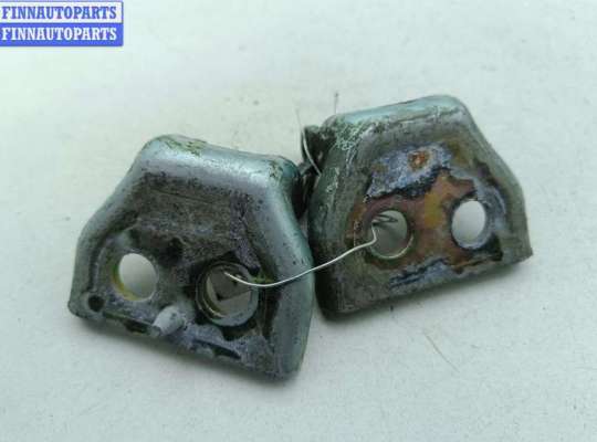 купить Петля двери передней правой на Peugeot 307