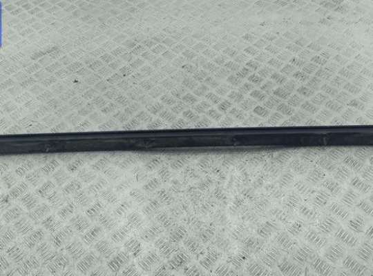 Направляющая сдвижной двери