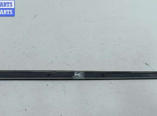 купить Молдинг двери передней правой на Volkswagen Golf-5