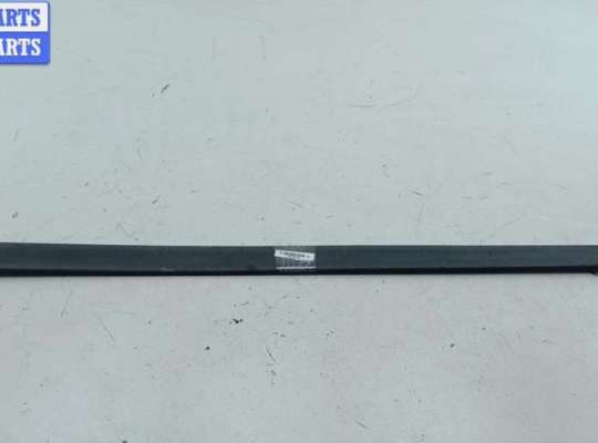 купить Молдинг двери передней правой на Volkswagen Golf-5