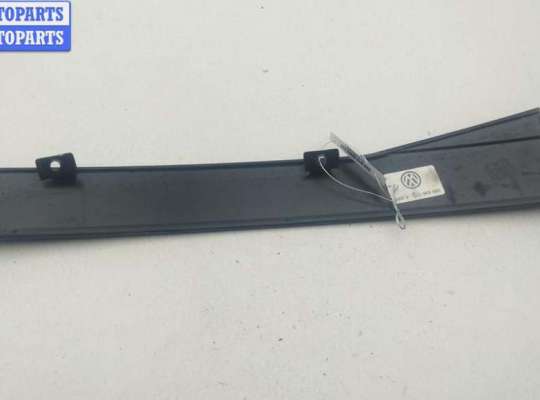 купить Накладка двери задней левой на Volkswagen Passat B5