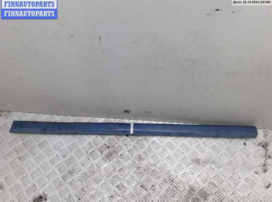 Молдинг двери передней правой VG1930762 на Volkswagen Golf-3