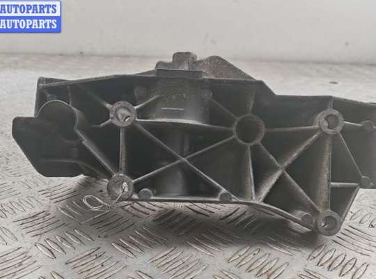 купить Кронштейн генератора на Volkswagen Golf-4