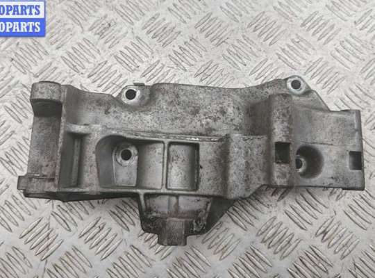 купить Кронштейн генератора на Volkswagen Golf-4