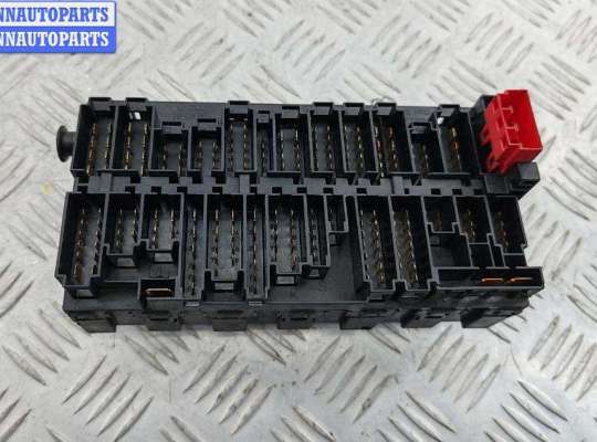 Блок предохранителей VG2775569 на Volkswagen Transporter T4