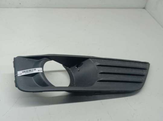 купить Рамка фары противотуманной правой на Ford Focus II (2004-2011)