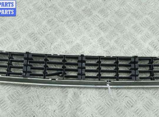 купить Решётка (заглушка) в бампер на Audi A4 B6 (2001-2004)