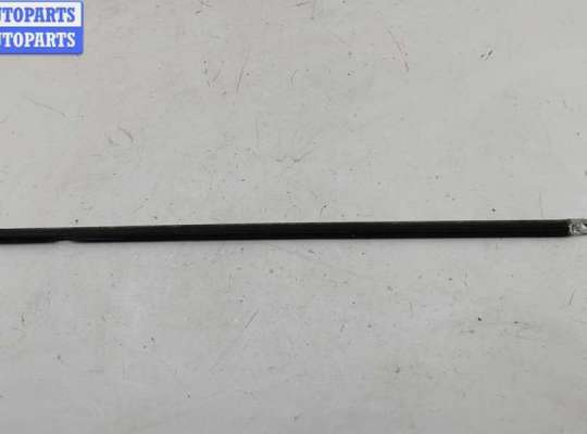 купить Молдинг стекла двери передней левой наружный на Volkswagen Passat B5