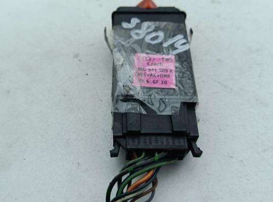 купить Кнопка аварийной сигнализации (аварийки) на Audi A6 C5 (1997-2005)