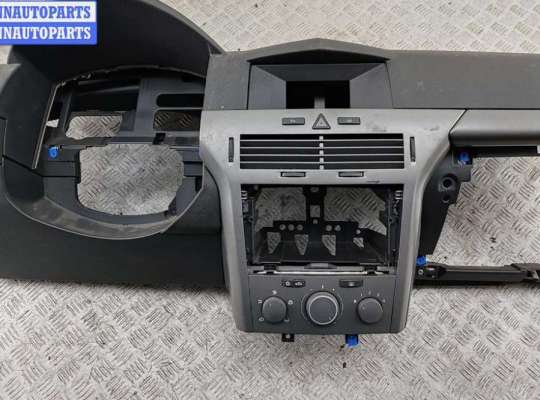 купить Панель приборная (торпедо) на Opel Astra H (2004-2009)
