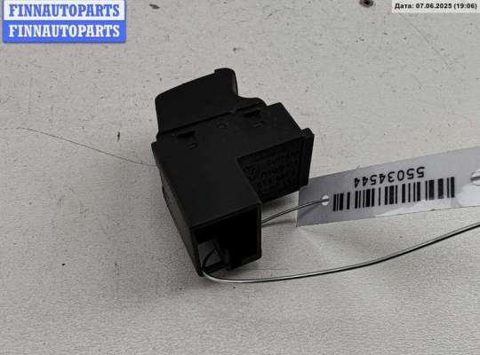 купить Кнопка открывания багажника на Volkswagen Passat B5+ (GP)