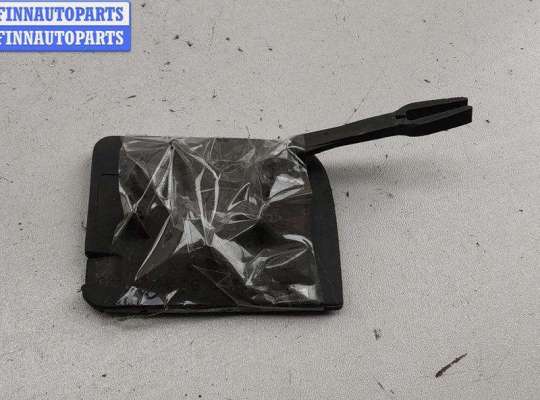 Решетка (заглушка) бампера на Nissan Tino V10