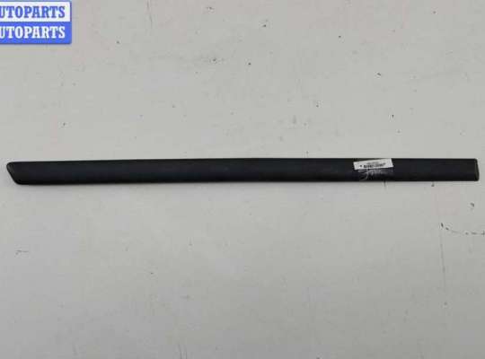 Молдинг двери задней правой VG2656232 на Volkswagen Golf-4