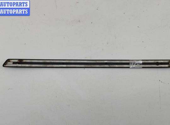 купить Молдинг двери задней правой на Volkswagen Golf-4