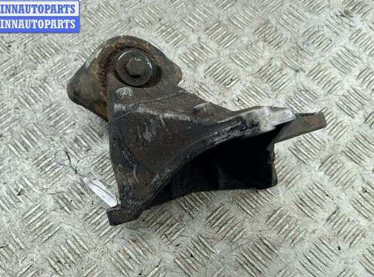 купить Кронштейн КПП опорный на Volkswagen Passat B5