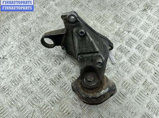 купить Кронштейн КПП опорный на Volkswagen Passat B5