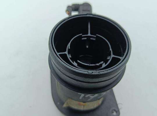 Датчик расхода воздуха (ДМРВ) на Volkswagen Passat B5+ (3B, GP)