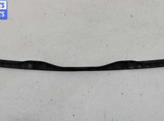 купить Кронштейн бампера заднего на Volkswagen Passat B5