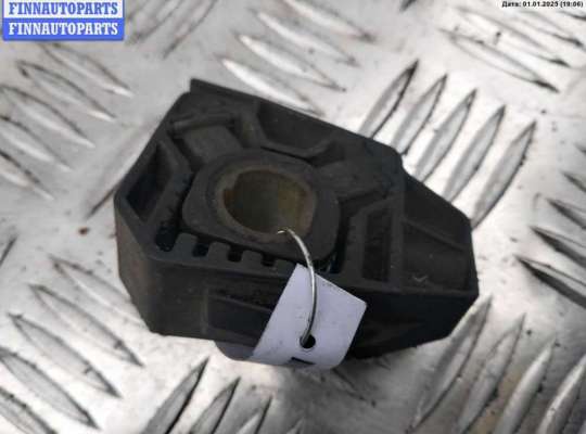 купить Кронштейн радиатора на Volkswagen Golf-4