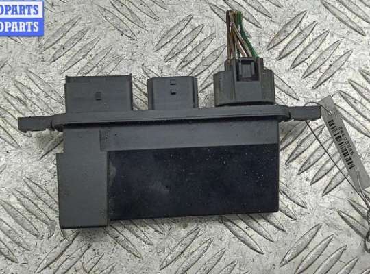 Купить Блок управления светом на Renault Laguna III (2008-2015) Блок управления светом RN1553782 на Renault Laguna III (2008-2015)