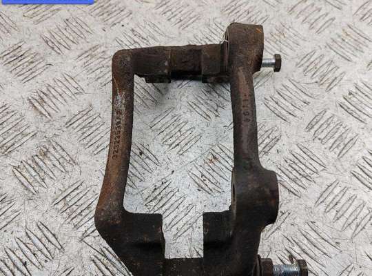 Скоба суппорта переднего VG2627244 на Volkswagen Passat B4