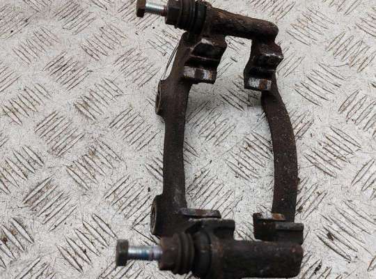 Скоба суппорта на Volkswagen Passat B4 (3A)