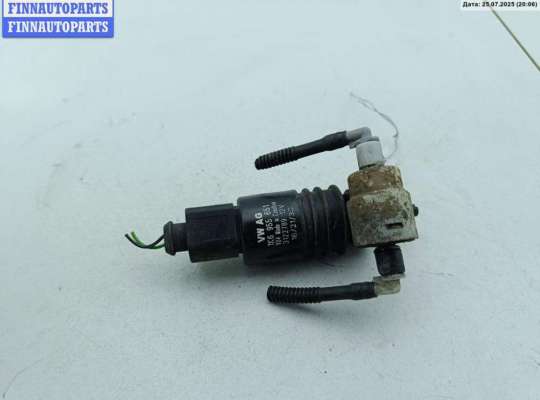 Насос (моторчик) омывателя стекла VG2396250 на Volkswagen Passat B5+ (GP)