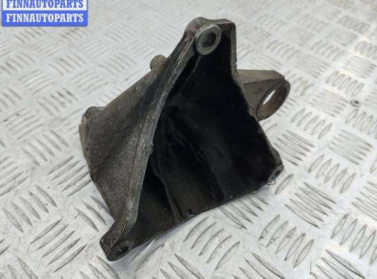 купить Кронштейн КПП опорный на Volkswagen Passat B5