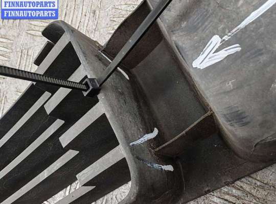 купить Решётка (заглушка) в бампер на Volkswagen Passat B5