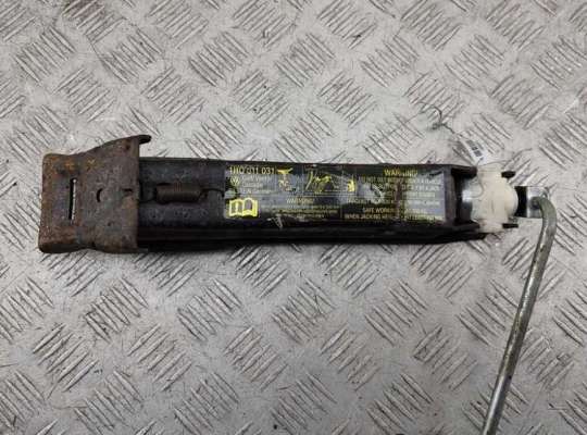 Домкрат VG2677078 на Volkswagen Passat B5