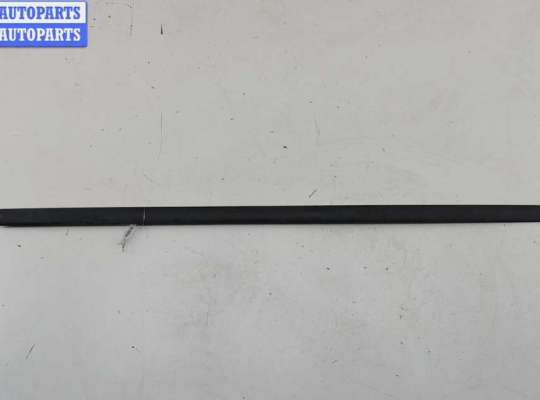 Молдинг двери передней левой VG2662844 на Volkswagen Golf-4