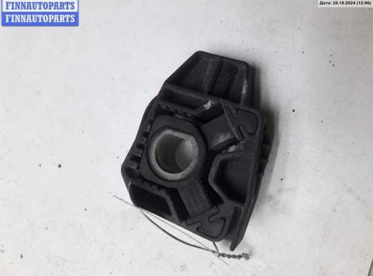 Кронштейн радиатора VG2065847 на Volkswagen Bora