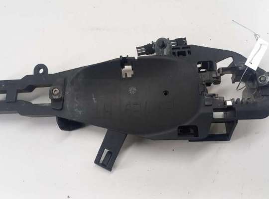 купить Корпус (держатель) ручки двери задней правой на BMW 3 E90/E91/E92/E93 (2005-2013)