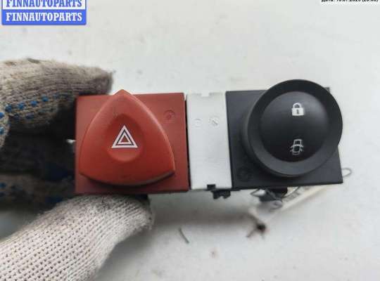 Кнопка аварийной сигнализации (аварийки) RN1454277 на Renault Megane II (2002-2008)