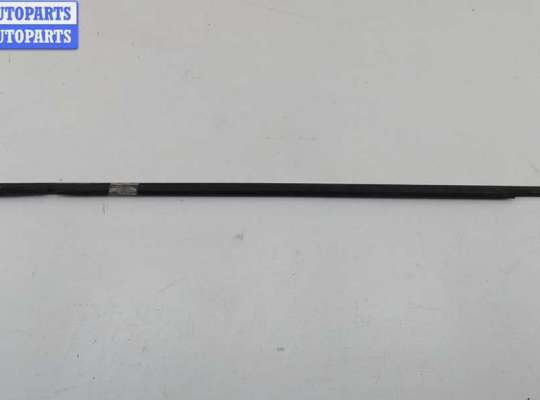 купить Молдинг стекла двери передней левой наружный на Volkswagen Passat B5