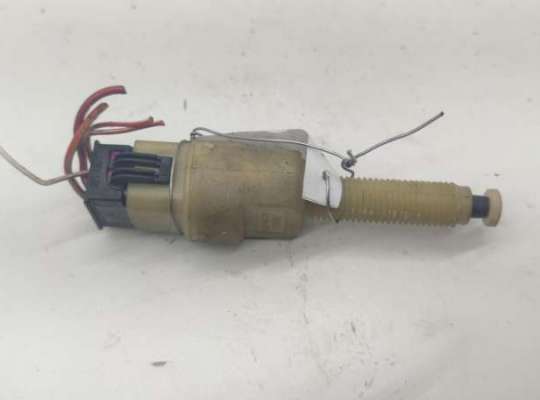 купить Датчик (включатель) стоп-сигнала на Audi A6 C5 (1997-2005)