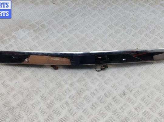 Накладка подсветки номера OP2438663 на Opel Zafira B (2004-2014)