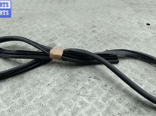 купить Уплотнитель двери передней левой на Ford Focus II (2004-2011)