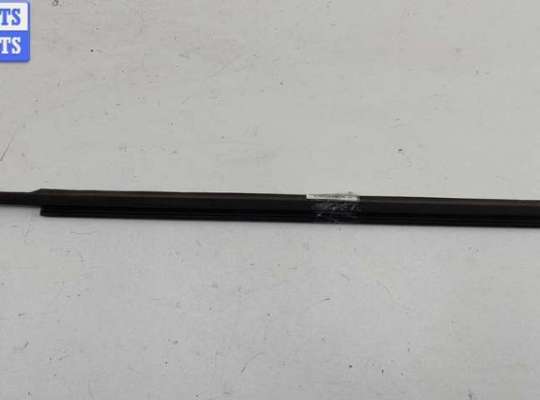 Молдинг стекла двери задней левой наружный FO2151930 на Ford Mondeo III (2000-2007)