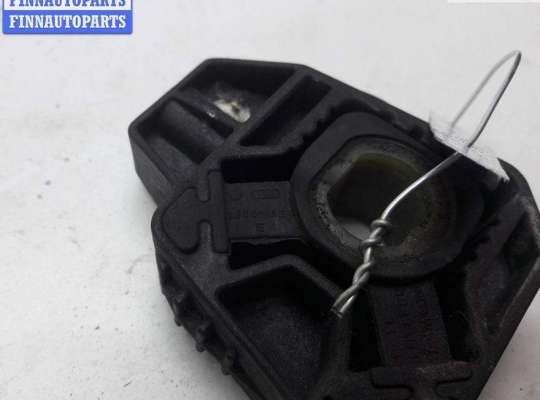 купить Кронштейн радиатора на Volkswagen Golf-4