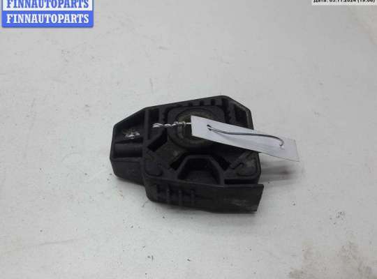 купить Кронштейн радиатора на Volkswagen Golf-4