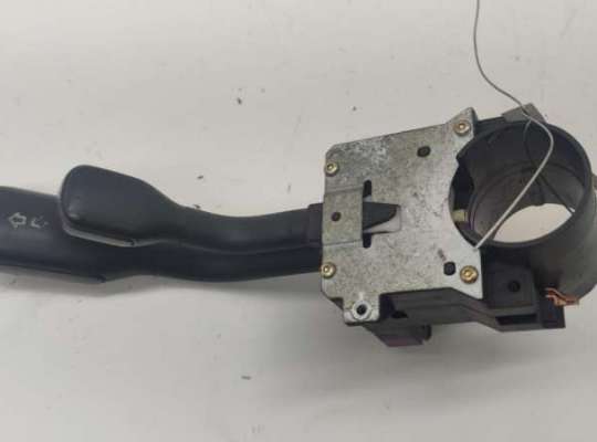 купить Переключатель поворотов на Audi 80 B4 (1991-1996)