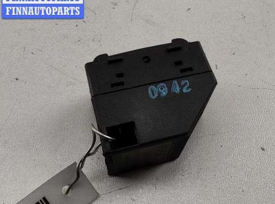 купить Кнопка стеклоподъемника переднего правого на Volkswagen Passat B5+ (GP)