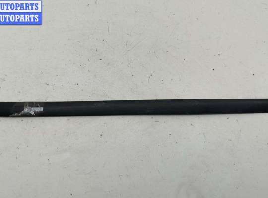 купить Молдинг двери задней левой на Volkswagen Passat B5