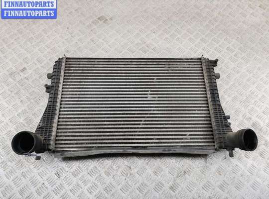 Радиатор интеркулера VG2718348 на Volkswagen Passat B6