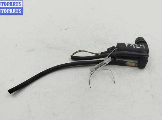 Насос (моторчик) омывателя стекла FO2145269 на Ford Mondeo III (2000-2007)