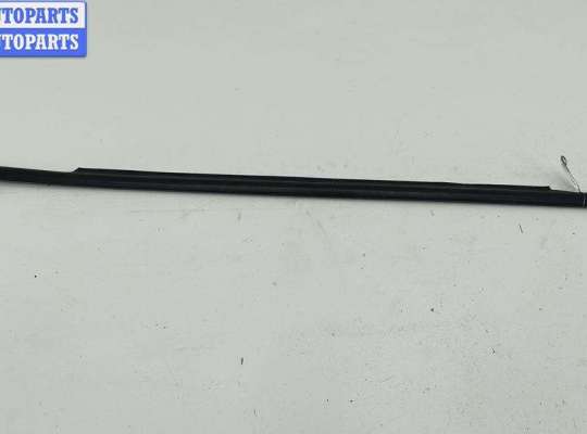 Молдинг стекла двери задней правой наружный RN1572869 на Renault Laguna I (1993-2000)